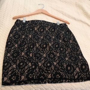 Pre Loved Express Women’s Midi Lace Skirt